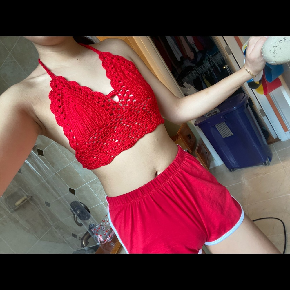 Red knitted crop top